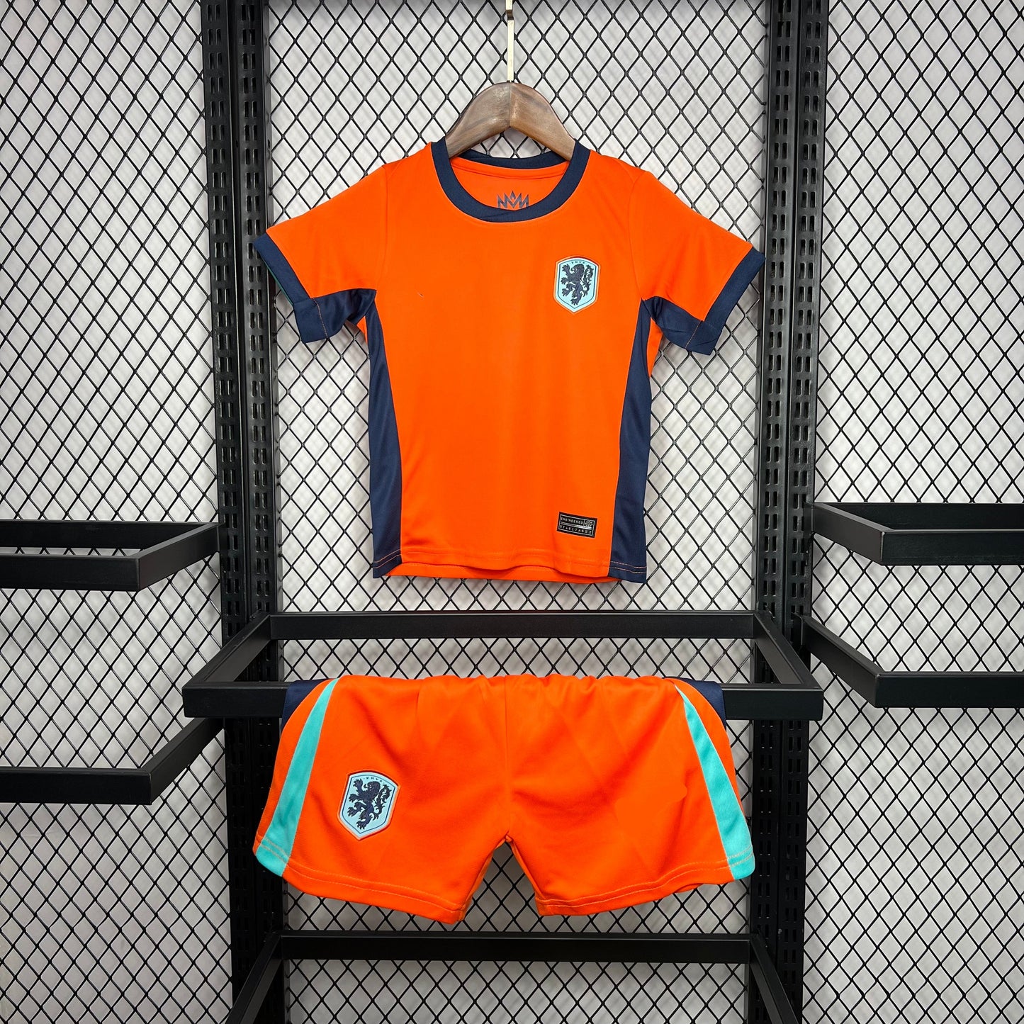 Nederland Thuis Set 24/25